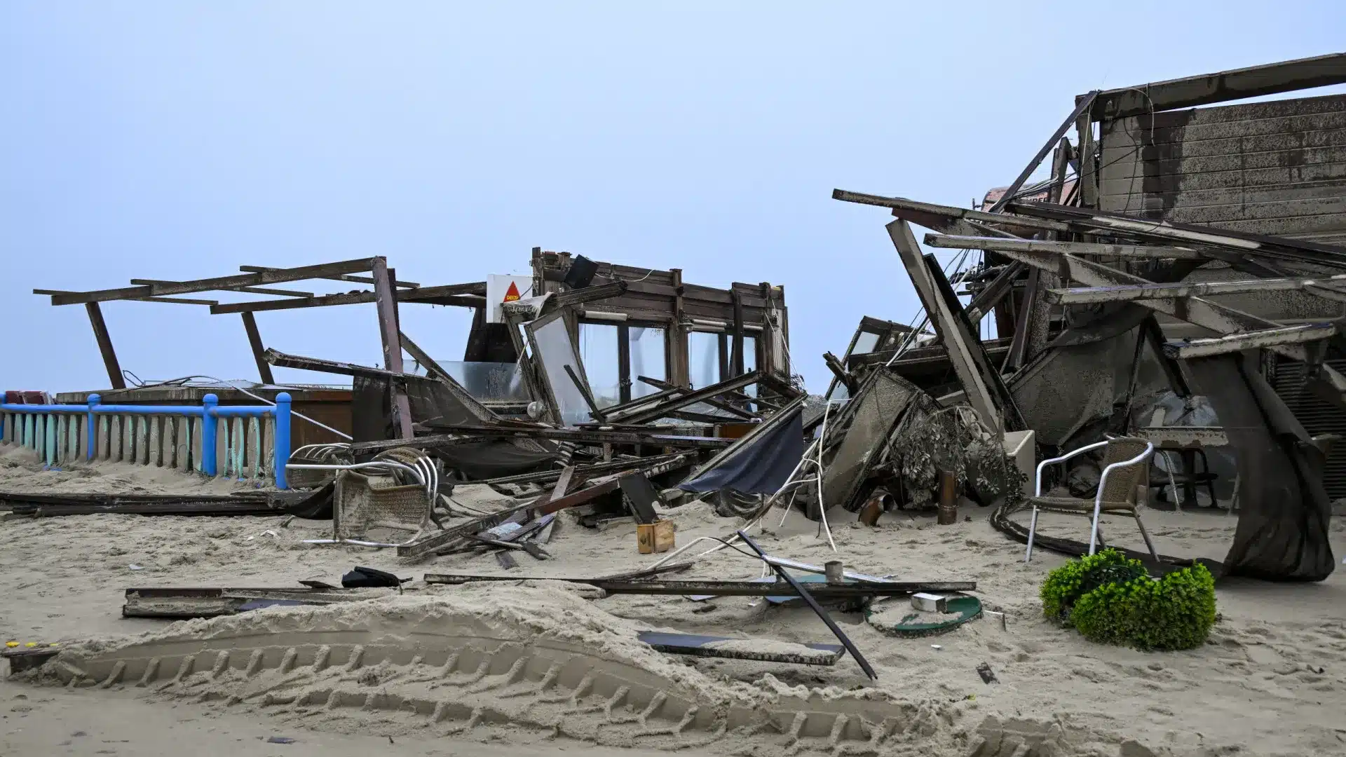 Mauvais temps ? Le gouvernement a un plan de 111 millions pour atténuer les dommages sur le littoral.