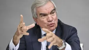 Mira Amaral bat à la femme dans une clinique. L'ex-ministre nie : "j'étais nerveux"