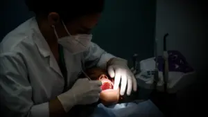 Nouveau programme de santé bucco-dentaire crée un chèque-prothèse et renforce l'accès au SNS