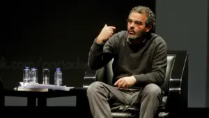 Oliva présente "horreur du vide" avec la voix de Gonçalo M. Tavares.