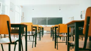 Parents, élèves et travailleurs d'école à Lisbonne demandent des travaux urgents.