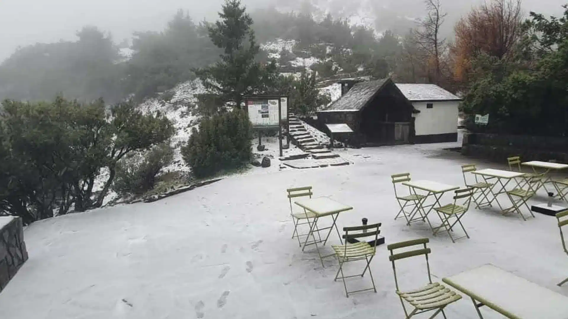 Plusieurs accès aux montagnes de Madère fermés en raison de chutes de neige.