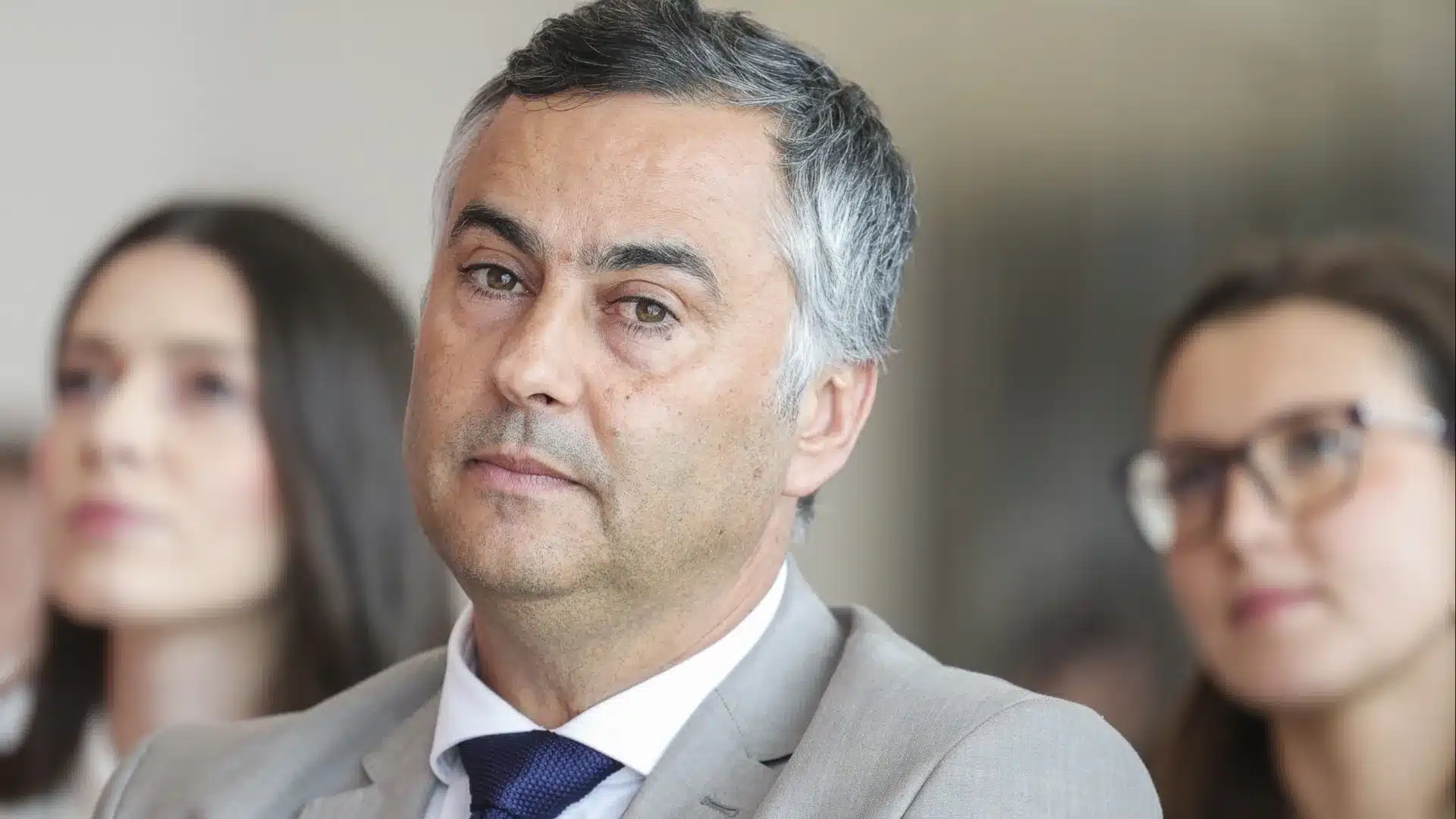 Polémique des déjeuners. Le ministre admet reconsidérer la coexistence de deux régimes