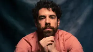 "Pour les hommes, il faut plus de courage pour donner un bisou que pour donner un coup de poing."