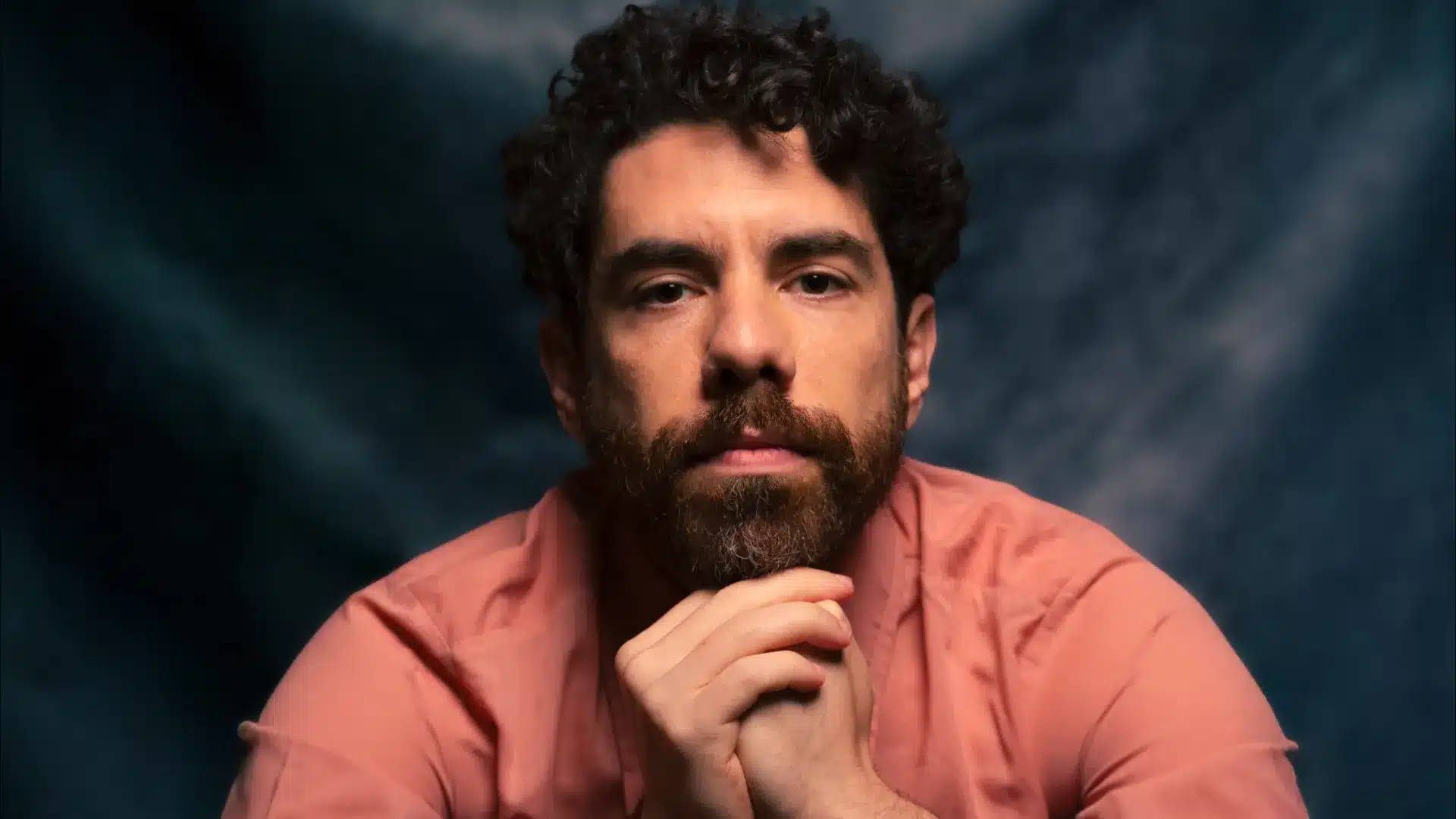 "Pour les hommes, il faut plus de courage pour donner un bisou que pour donner un coup de poing."