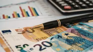 Pourquoi est-il important de regarder le déficit et l'excédent ? Le gouvernement explique.