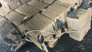 Préventive pour des étrangers arrêtés avec 1.800 kg de cocaïne aux Açores