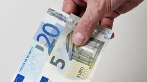 Qui a droit aux 25 € ? Le gouvernement explique les règles de la "Bouteille Solidaire".