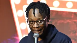 "Regardez! Un lion!" Humoriste poursuivi pour une blague sur la musique du Roi Lion.