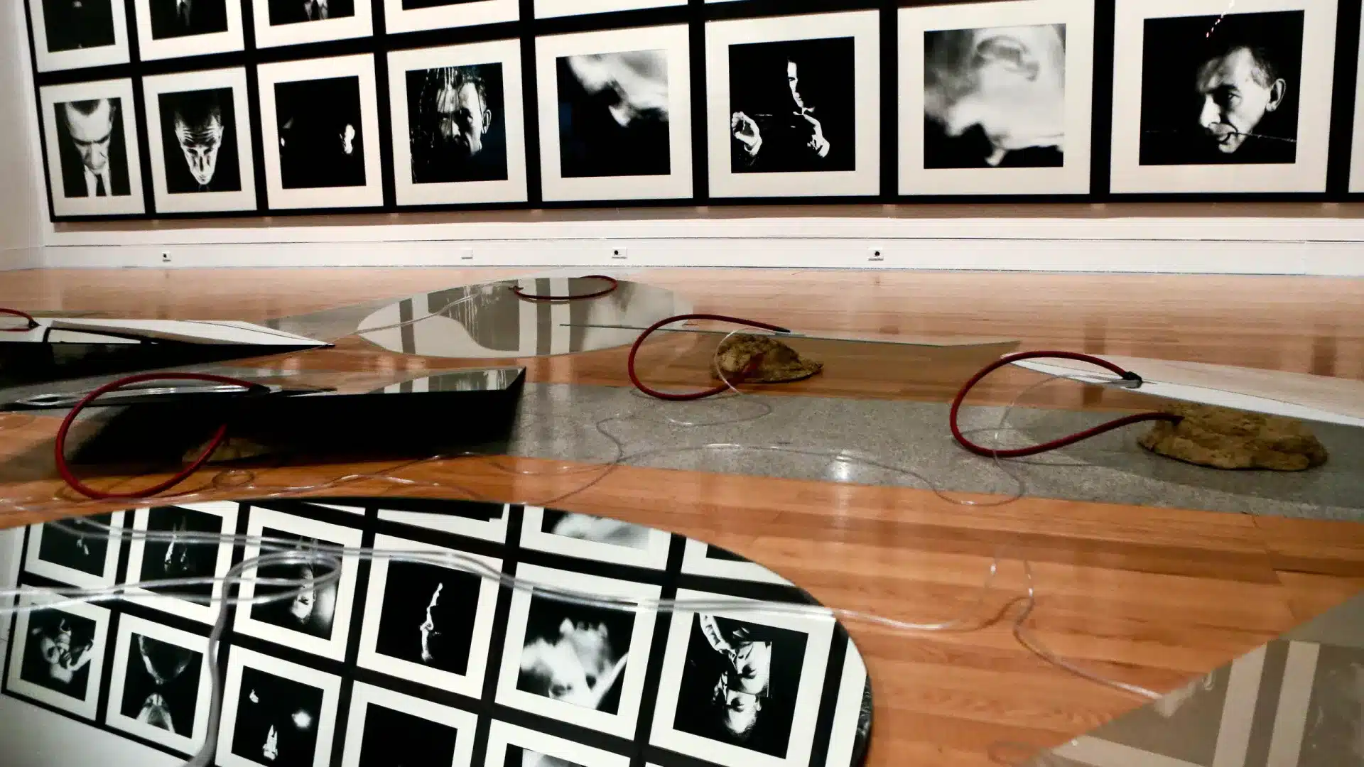 Rétrospective de l'œuvre de Jorge Molder exposée au Centre des Arts José de Guimarães