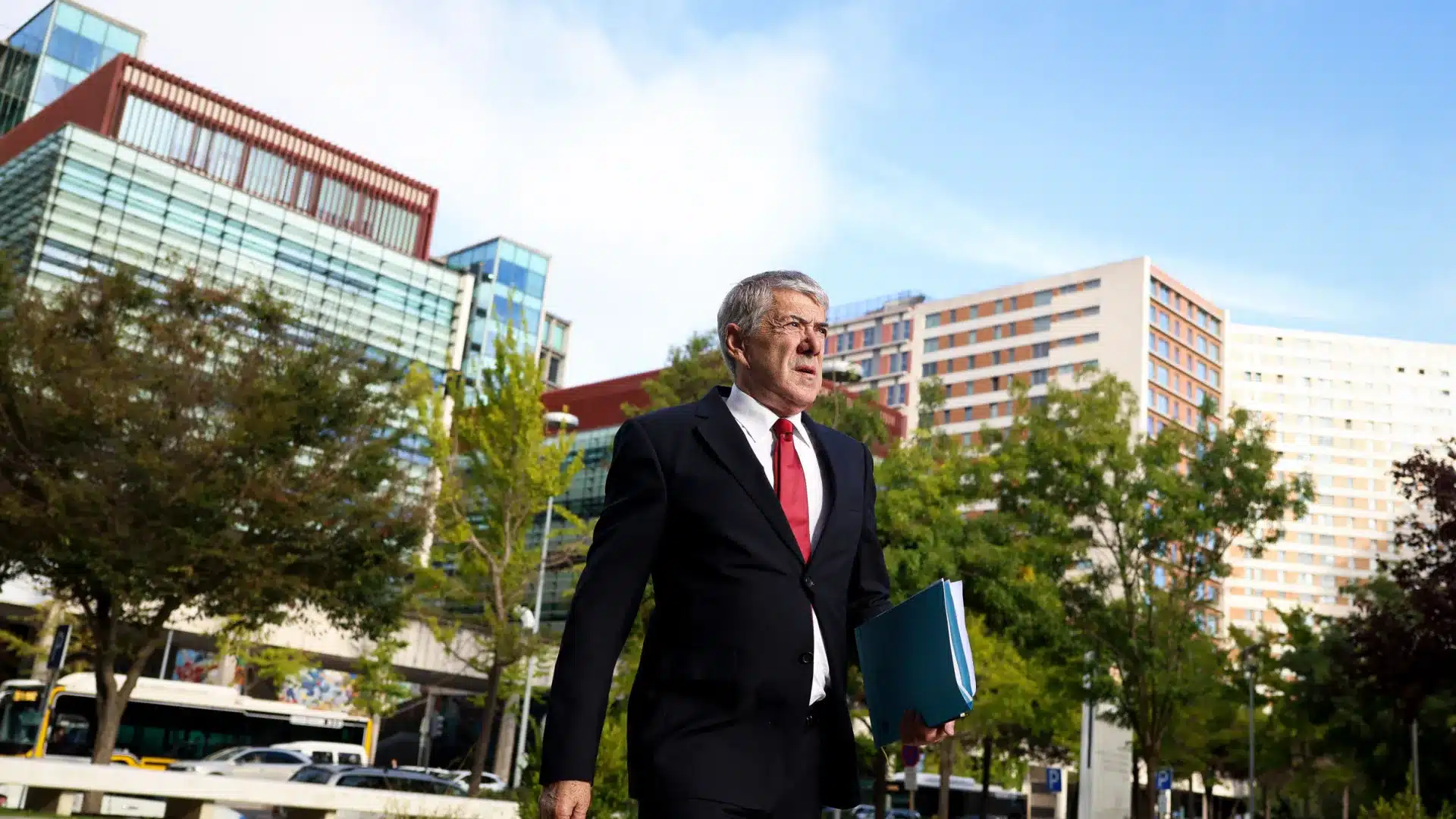 Socrate avertit qu'il invoquera au tribunal la manière dont il a été défendu.