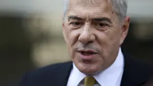 Socrate critique la justice et déclare : "La démission des avocats était leur décision"