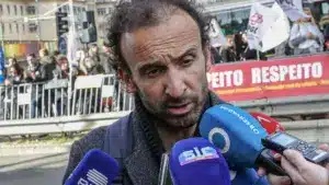 Stop refuse d'arrêter la protestation et reste en dehors de la réunion de négociation avec le ministère.