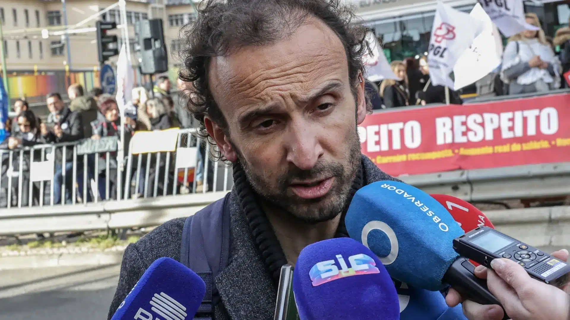 Stop refuse d'arrêter la protestation et reste en dehors de la réunion de négociation avec le ministère.