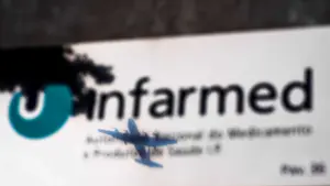 Suspension d'un produit pour rajeunir la peau. Contient un ingrédient "interdit"