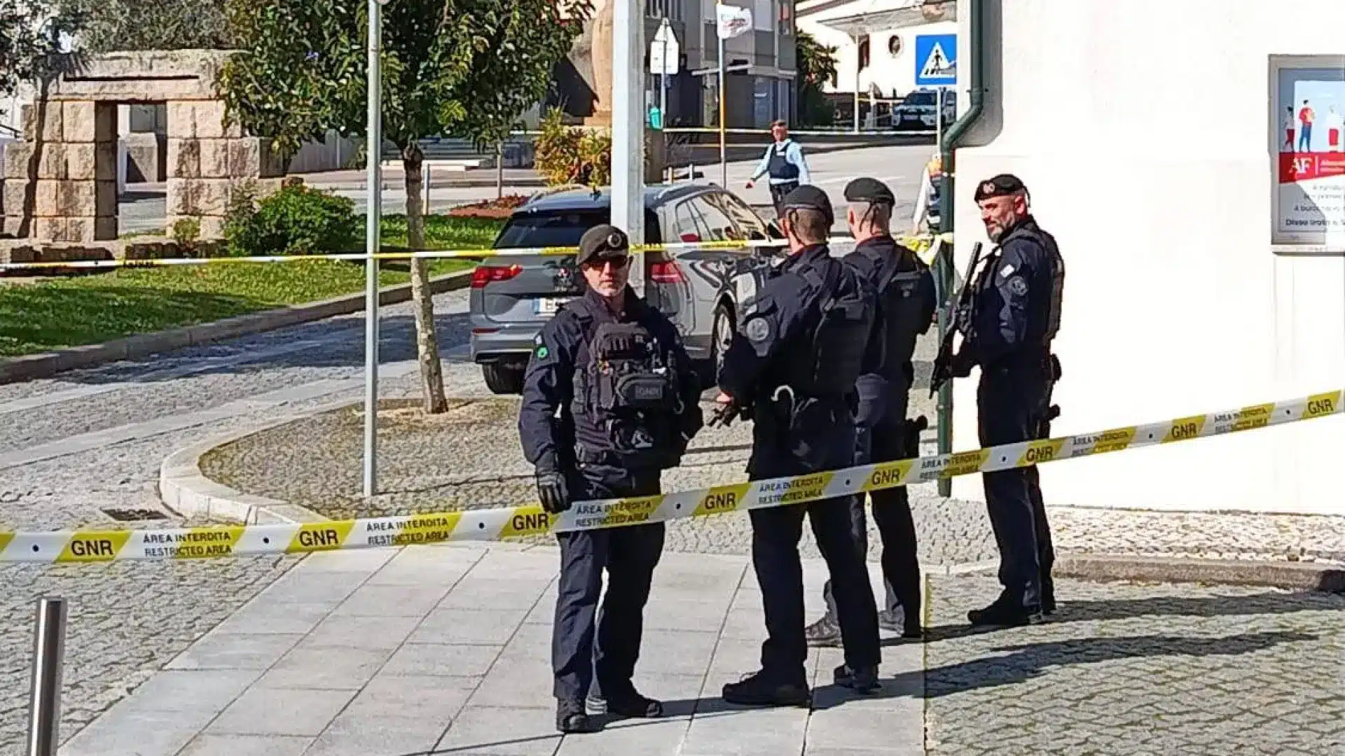 Tentative d'agression échouée s'est terminée par une menace de bombe à Aveiro. Engin détoné.
