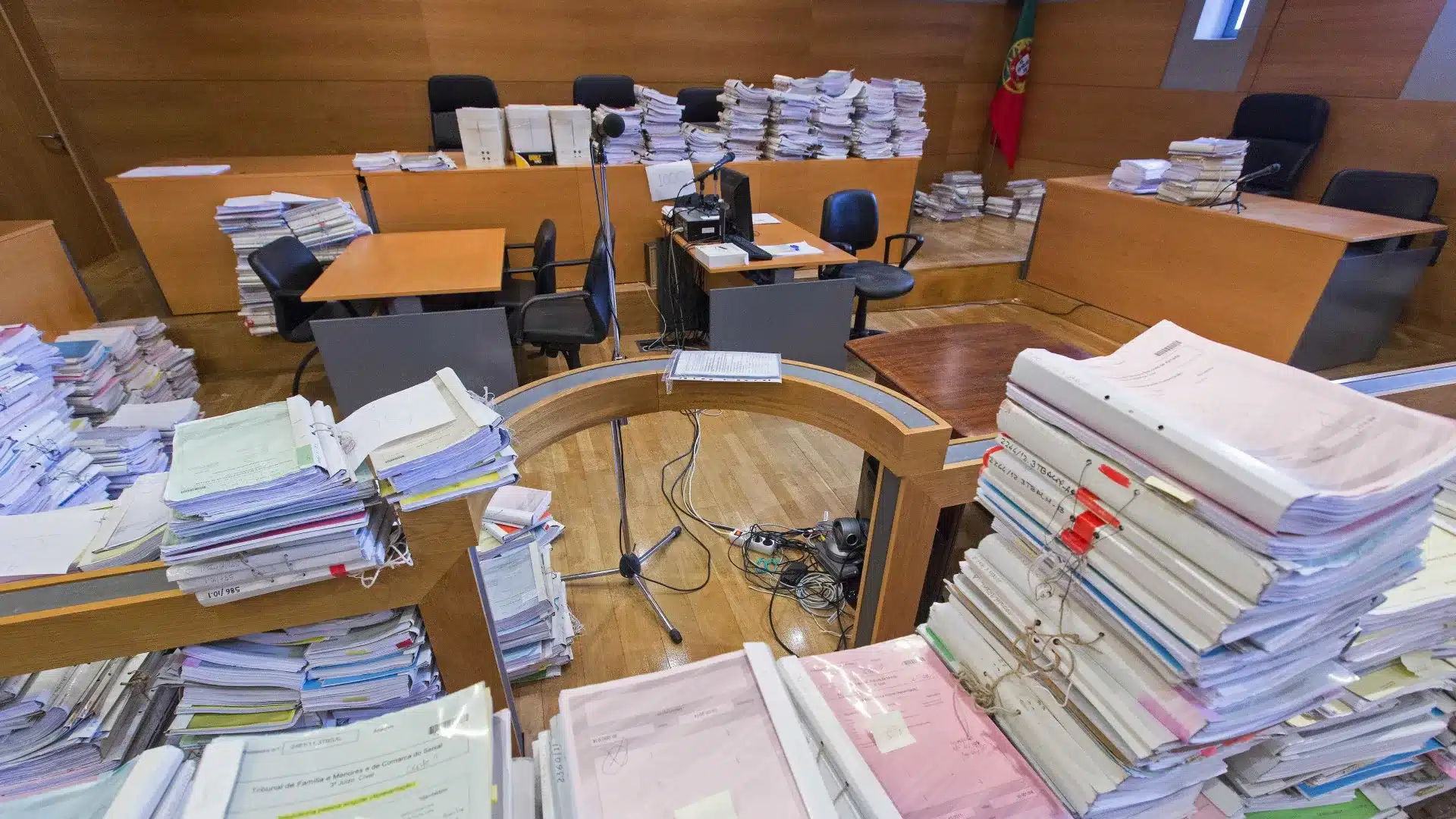 Tribunaux de l'Algarve sans magistrats, mais "rats et cafards c'est récurrent".