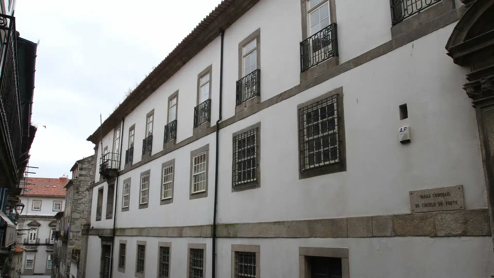 Un chauffeur TVDE condamné à cinq ans et demi de prison pour avoir agressé des passagers.