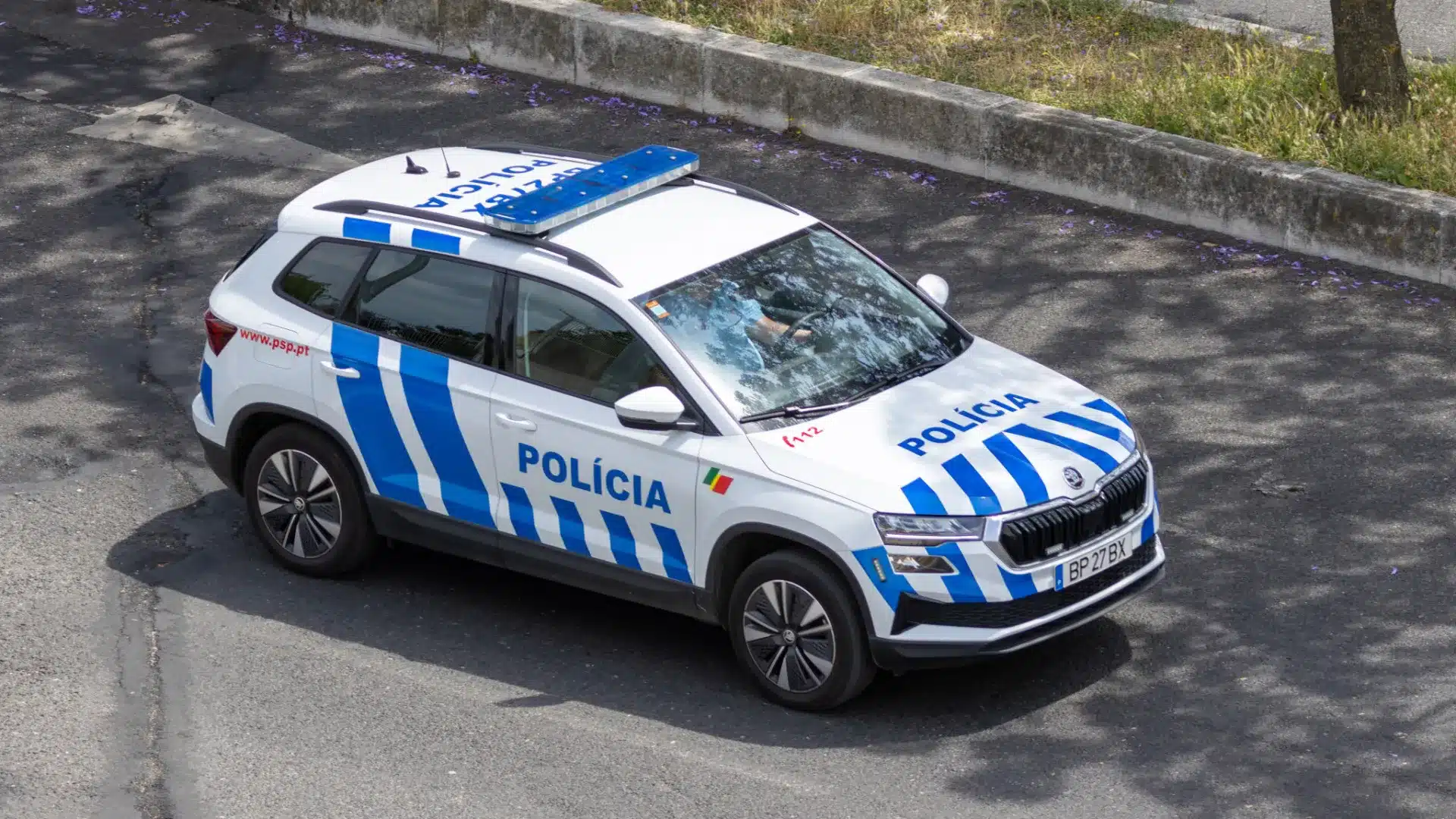Un garçon de 12 ans utilise une arme blanche pour voler... une trottinette.
