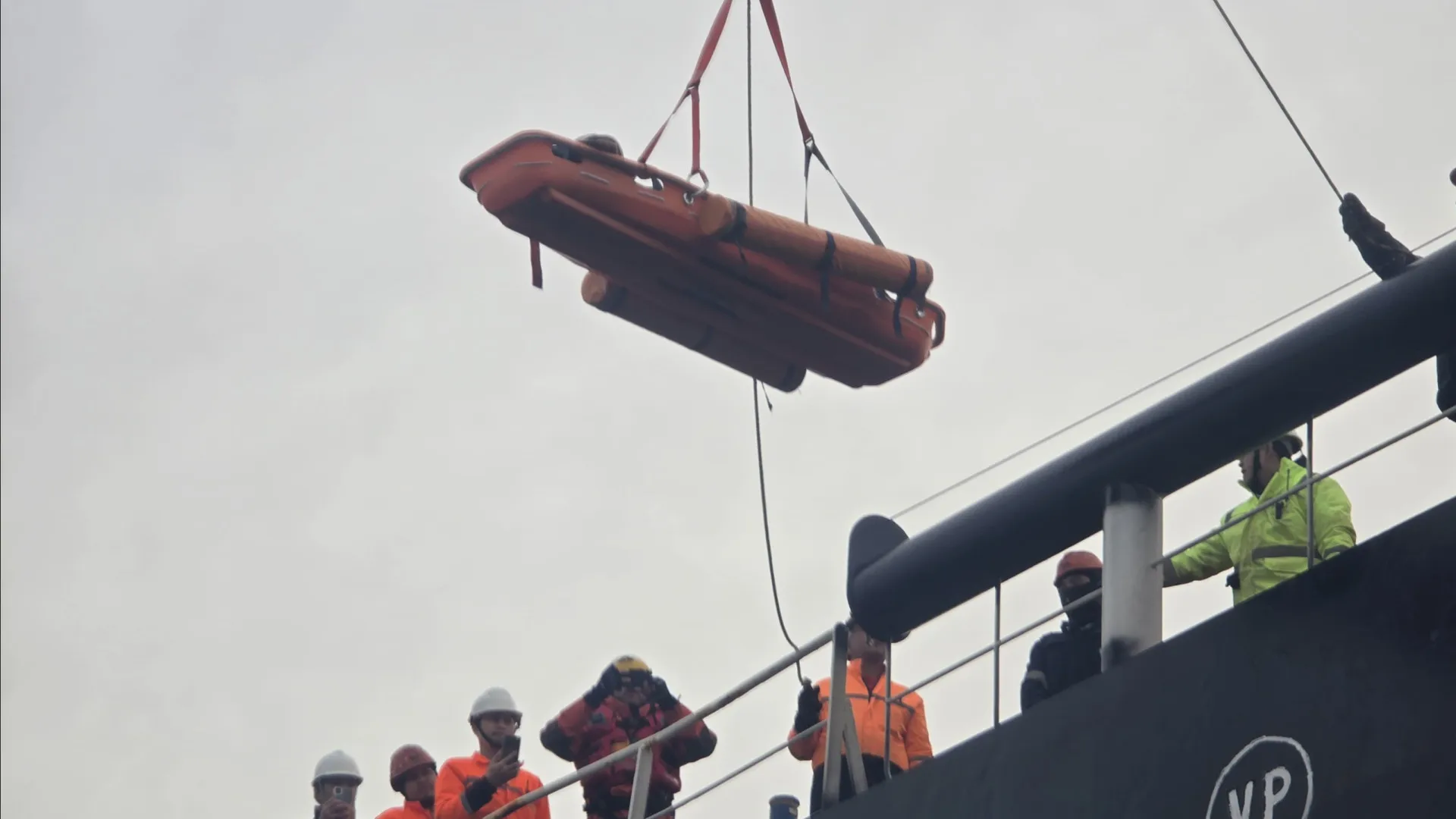 Un homme avec une "possible hernie étranglée" secouru d'un navire à Figueira.