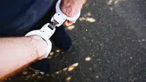 Un homme de 46 ans en détention préventive après un vol de véhicules à Maia.