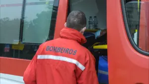 Un incendie dans une habitation déloge un couple de personnes âgées à Gouveia.