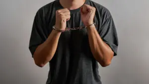 Un jeune de 16 ans en détention provisoire après une vague de vols sur des mineurs à Moita.