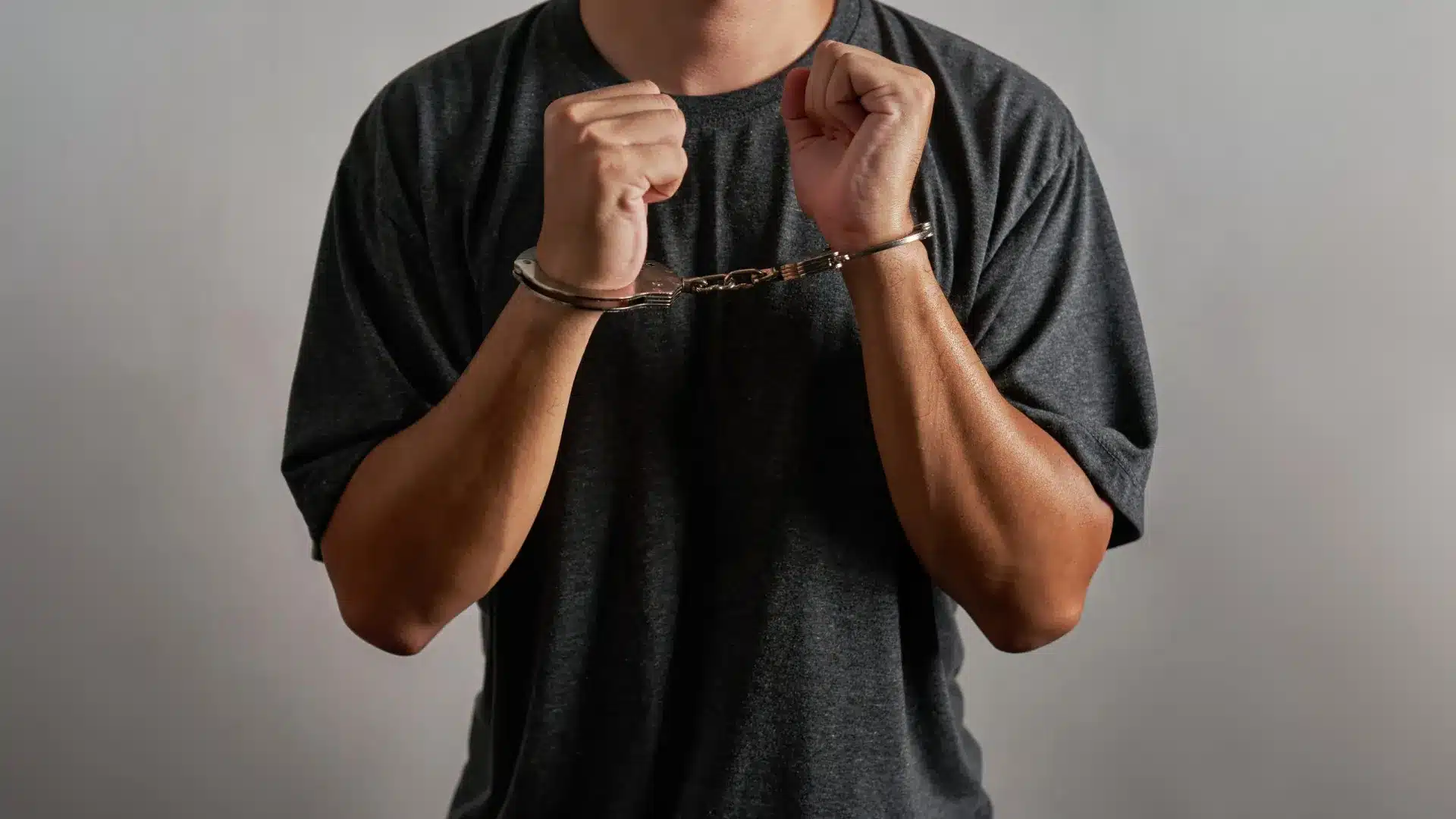 Un jeune de 16 ans en détention provisoire après une vague de vols sur des mineurs à Moita.