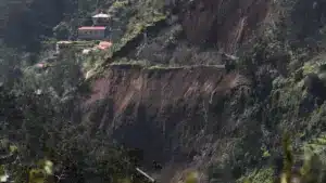 Une famille pourrait être évacuée de sa maison en raison d'un grand glissement de terrain à Madère.