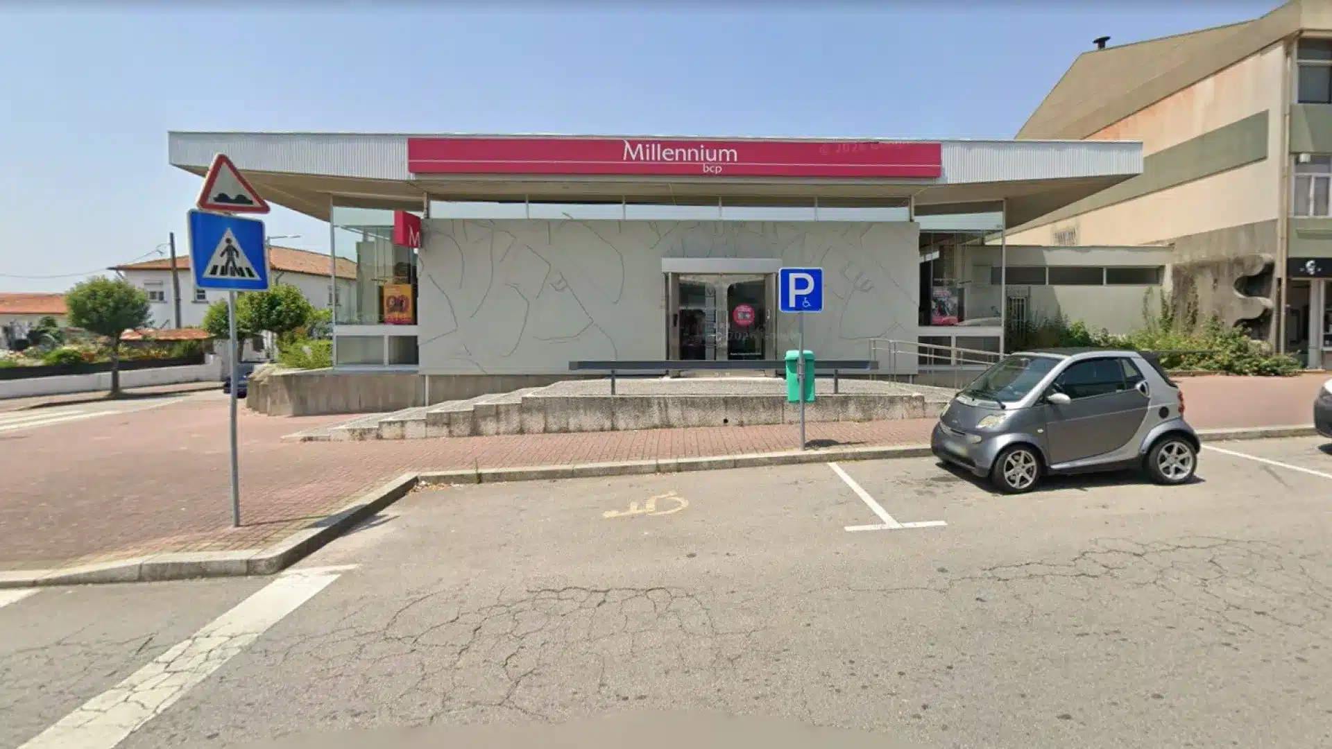 Une menace de bombe oblige l'évacuation d'une banque à Santa Maria de Lamas, à Feira.