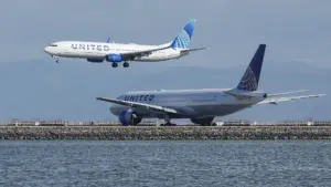United Airlines craint un surcoût de 11 milliards en 2026 et réduit ses vols.