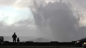 Vent, houle et neige : Des avertissements arrivent pour plusieurs districts