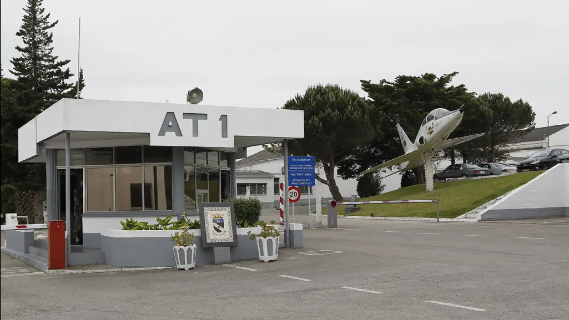 Vol militaire avec 39 passagers, dont 24 Portugais, arrive à Lisbonne.
