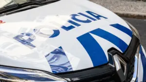 A essayé de passer un passage à niveau et finit arrêté. "Forte odeur d'alcool"