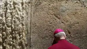 Abus dans l'Église : Les victimes dénoncent une "coercition" pour recevoir des compensations.