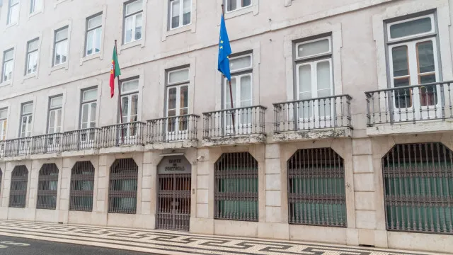 Accorder du crédit ? Banque du Portugal alerte sur une entité sans autorisation.