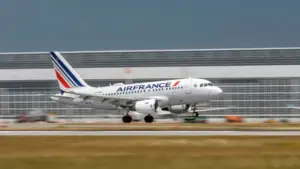 Air France-KLM réitère son intérêt à poursuivre la privatisation.