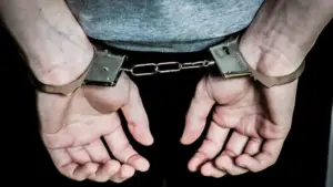 Arrêté à Alenquer pour abus sexuel présumé sur sa fille. La mère "normalisait".