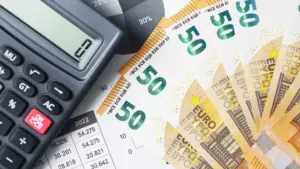 Avez-vous droit à un remboursement de l'impôt sur le revenu ou allez-vous payer ? Le gouvernement explique la différence.