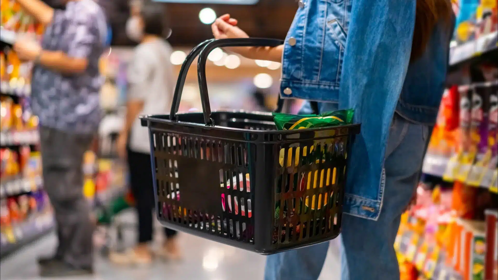 Blessée par des éclats d'obus sur le Continent, elle perd son recours faute de preuves.