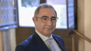 Bolieiro contre une révision "de faction" ou de "complexes idéologiques".