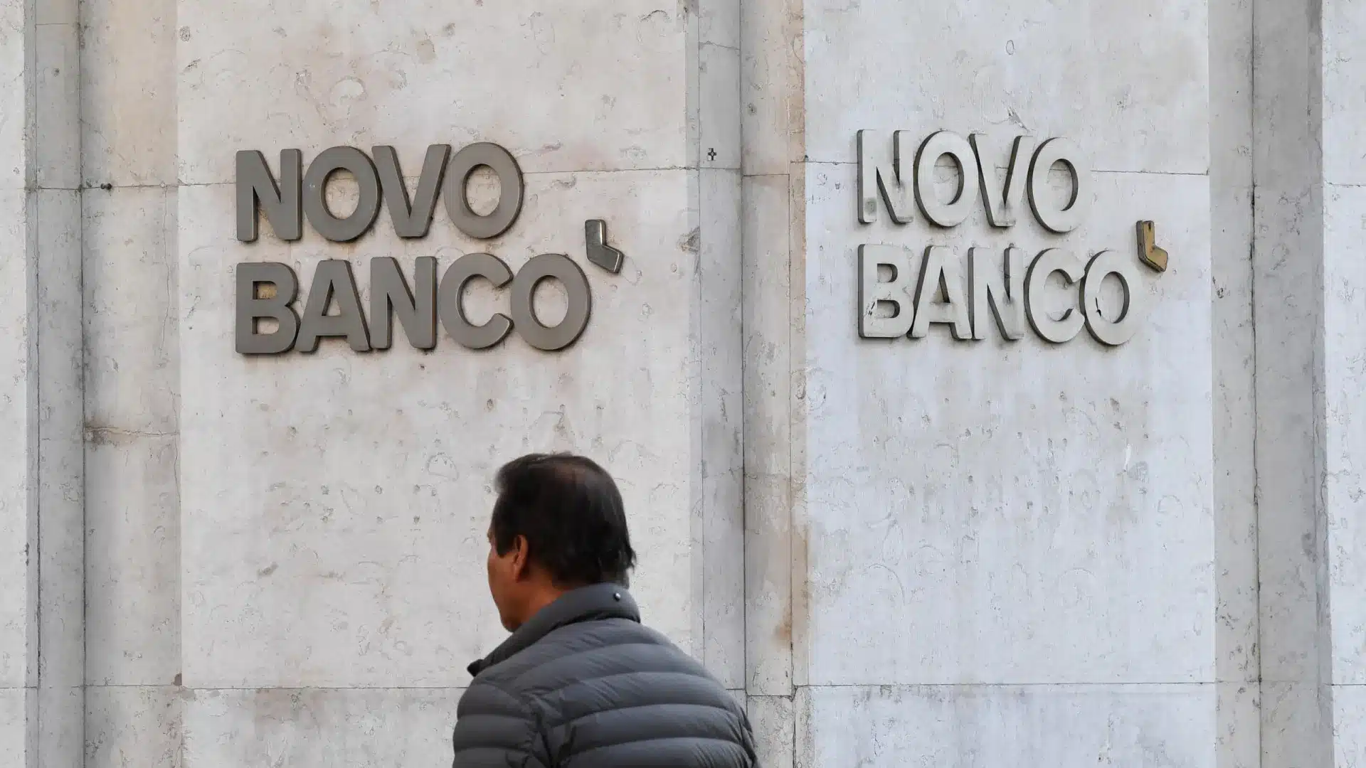 Braquage à Novo Banco de Vila Nova de Gaia. Voleur en fuite