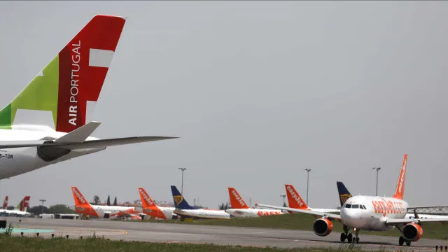 Bruxelles admet d'éventuelles actions en cas de pénurie de carburant d'aviation dans l'UE.