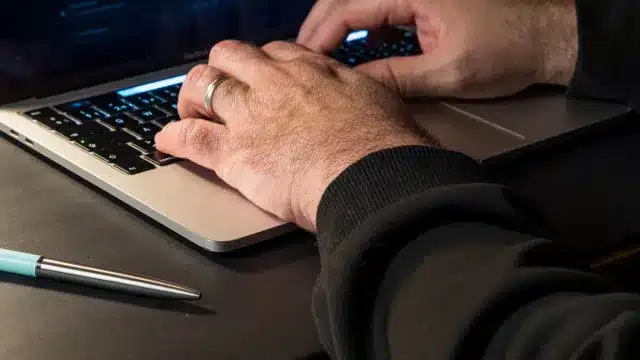 Bruxelles propose une journée de télétravail obligatoire par semaine (et pas seulement)