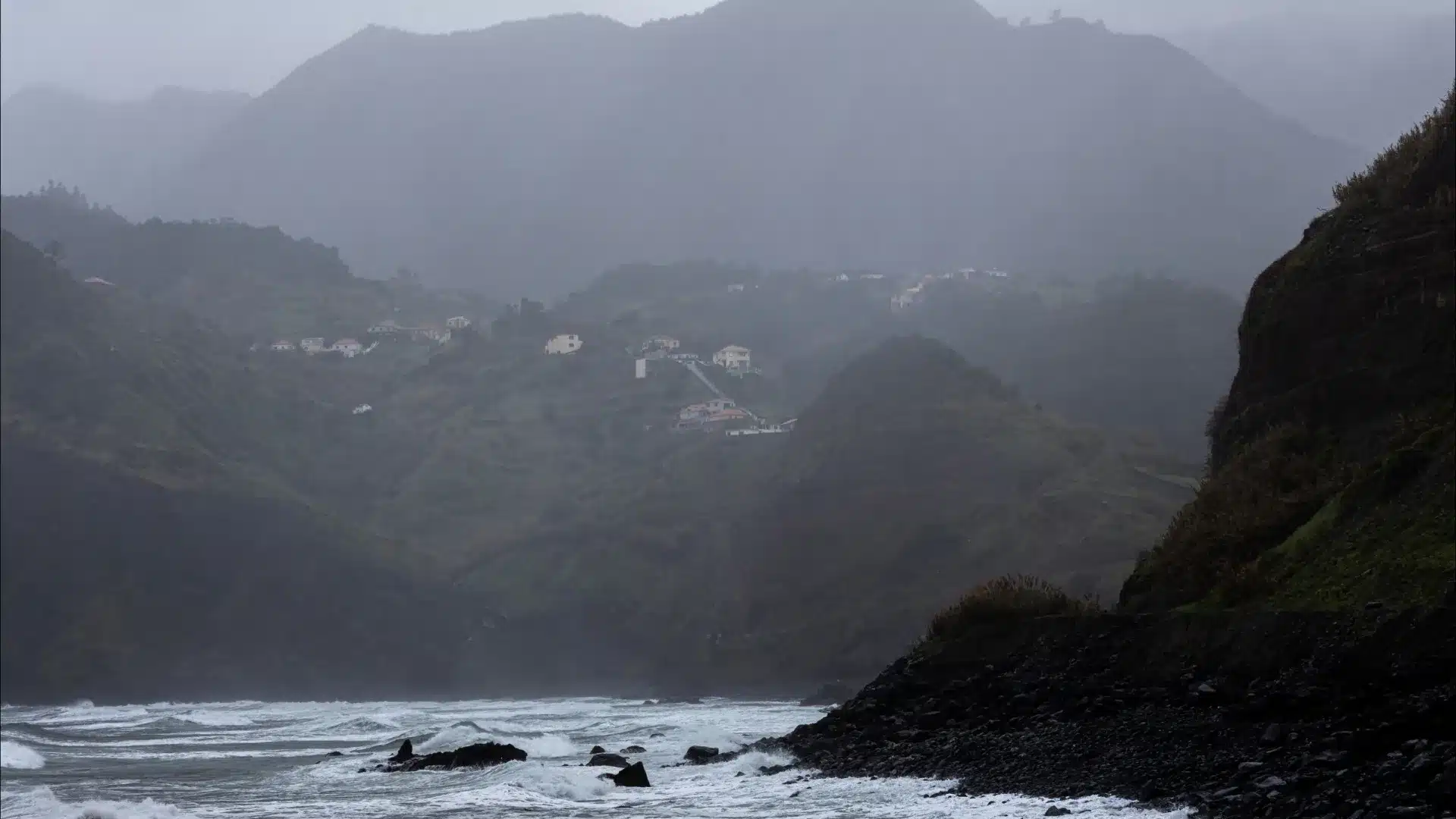 Capitania de Funchal prolonge les avertissements de mauvais temps jusqu'à jeudi.