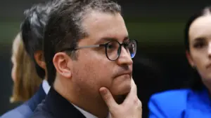 Carburants : Le gouvernement maintient la réduction d'impôt et veut taxer les compagnies pétrolières.