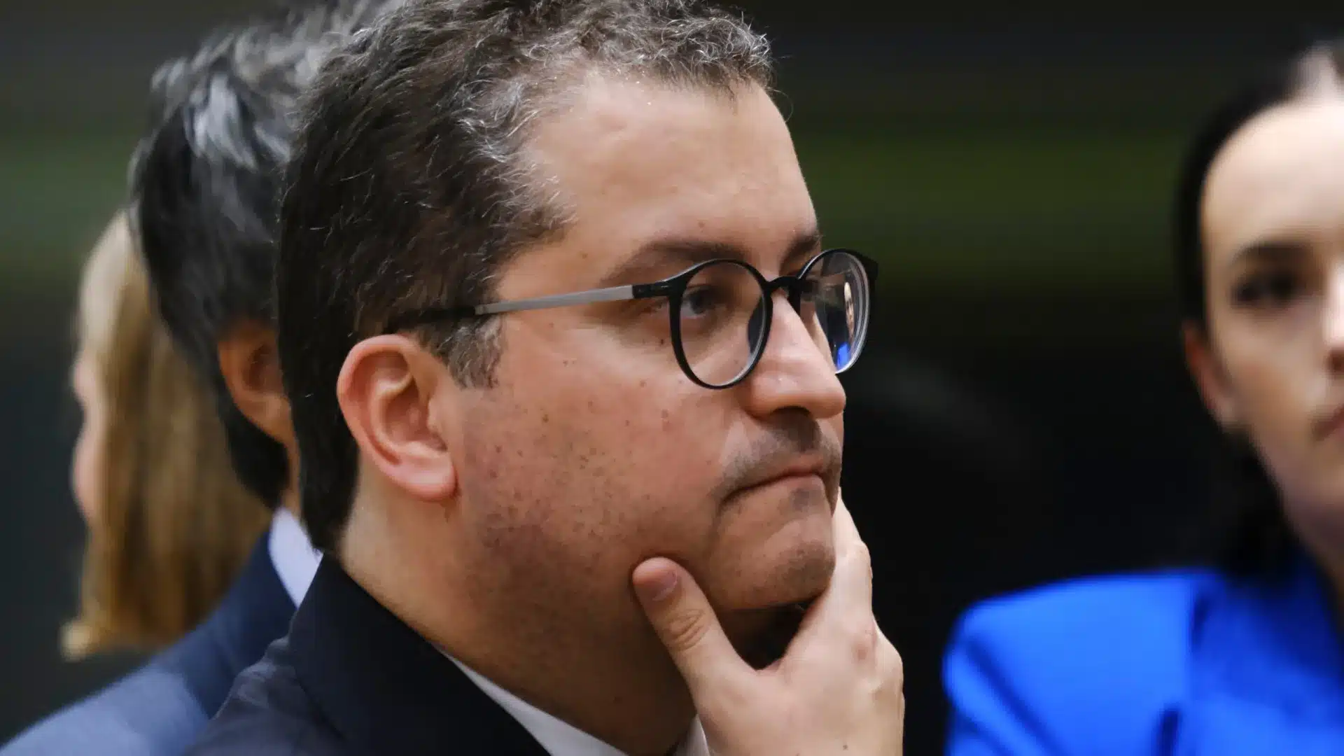 Carburants : Le gouvernement maintient la réduction d'impôt et veut taxer les compagnies pétrolières.