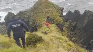 Corps d'un pêcheur ludique retrouvé sur une falaise aux Açores. Il avait 52 ans.
