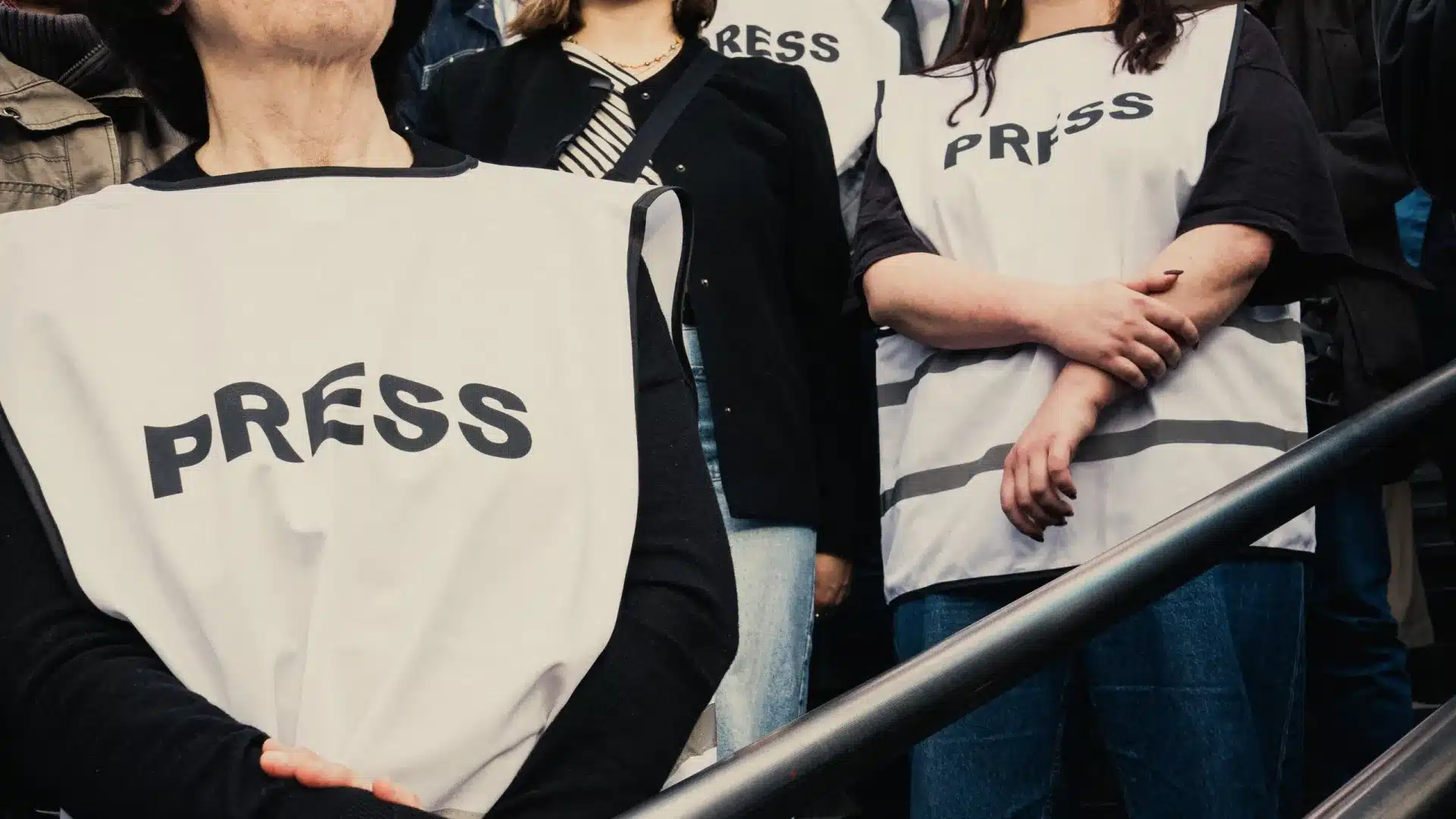 Crise financière et d'identité en tête des préoccupations des journalistes.