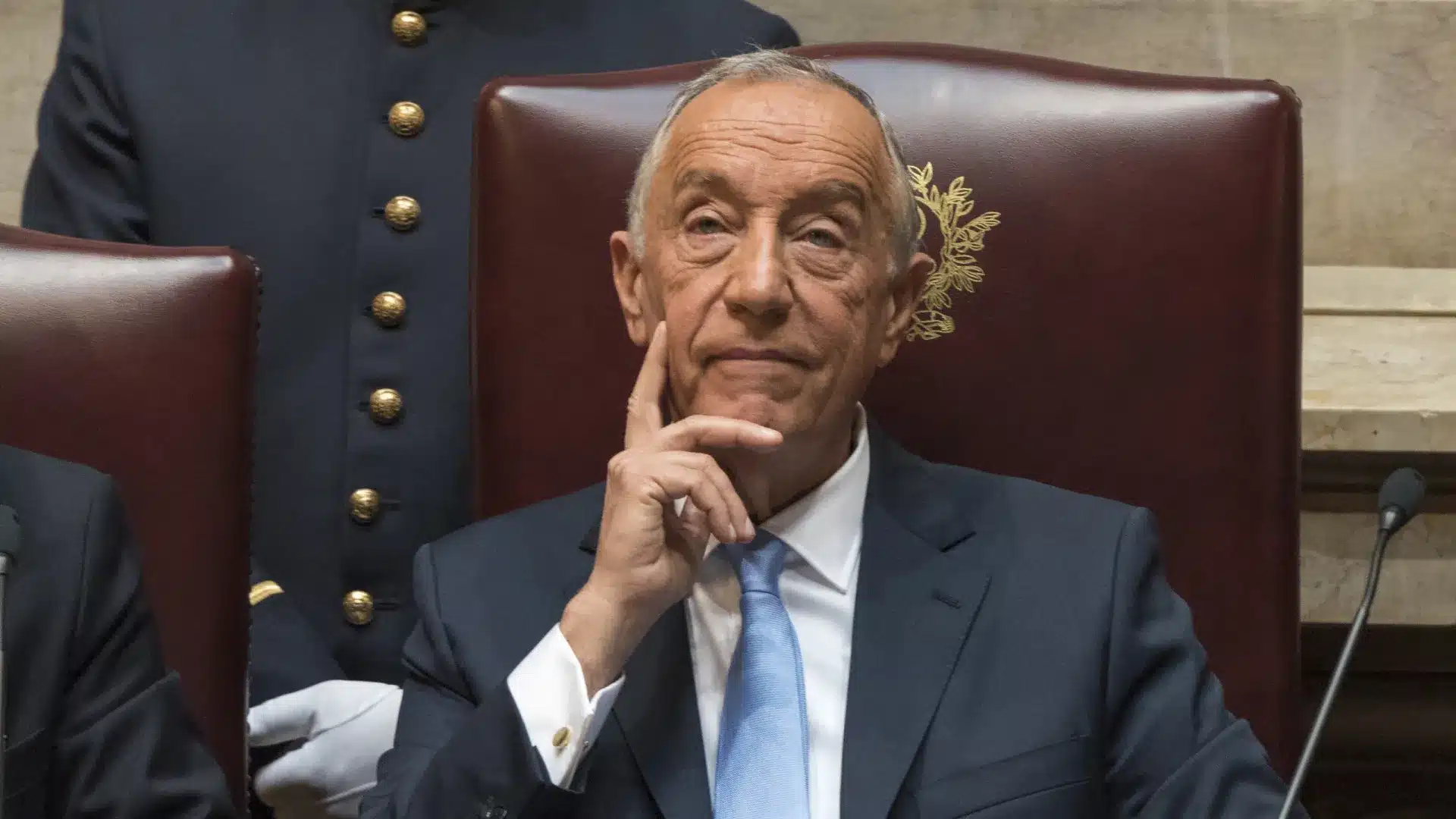 De retour au Parlement, Marcelo a assisté seul à la séance solennelle.